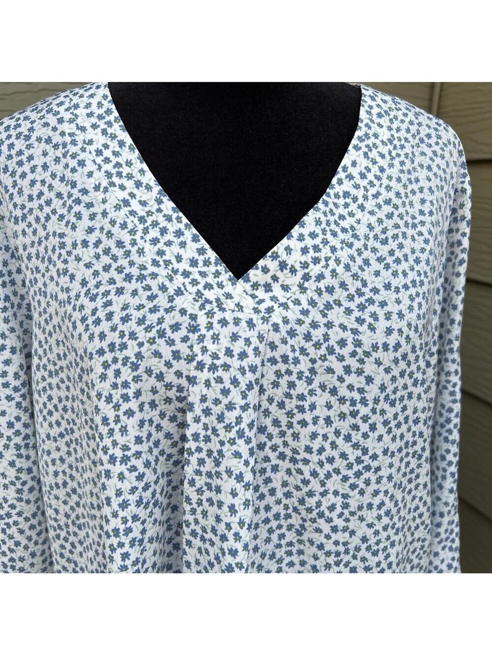 Youtalia, V-Neck Long Sleeve Floral Blouse, women's size L